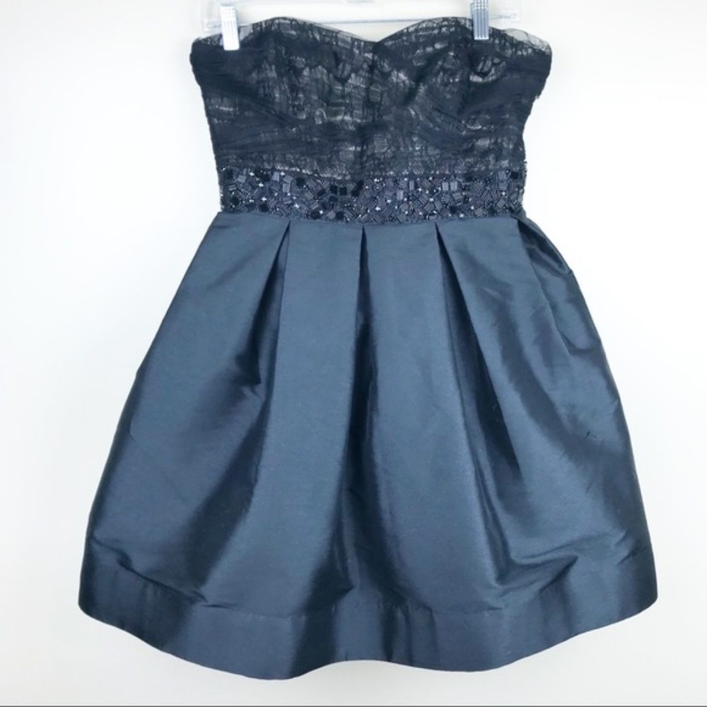 Monique Lhuillier size 8 black strapless dress